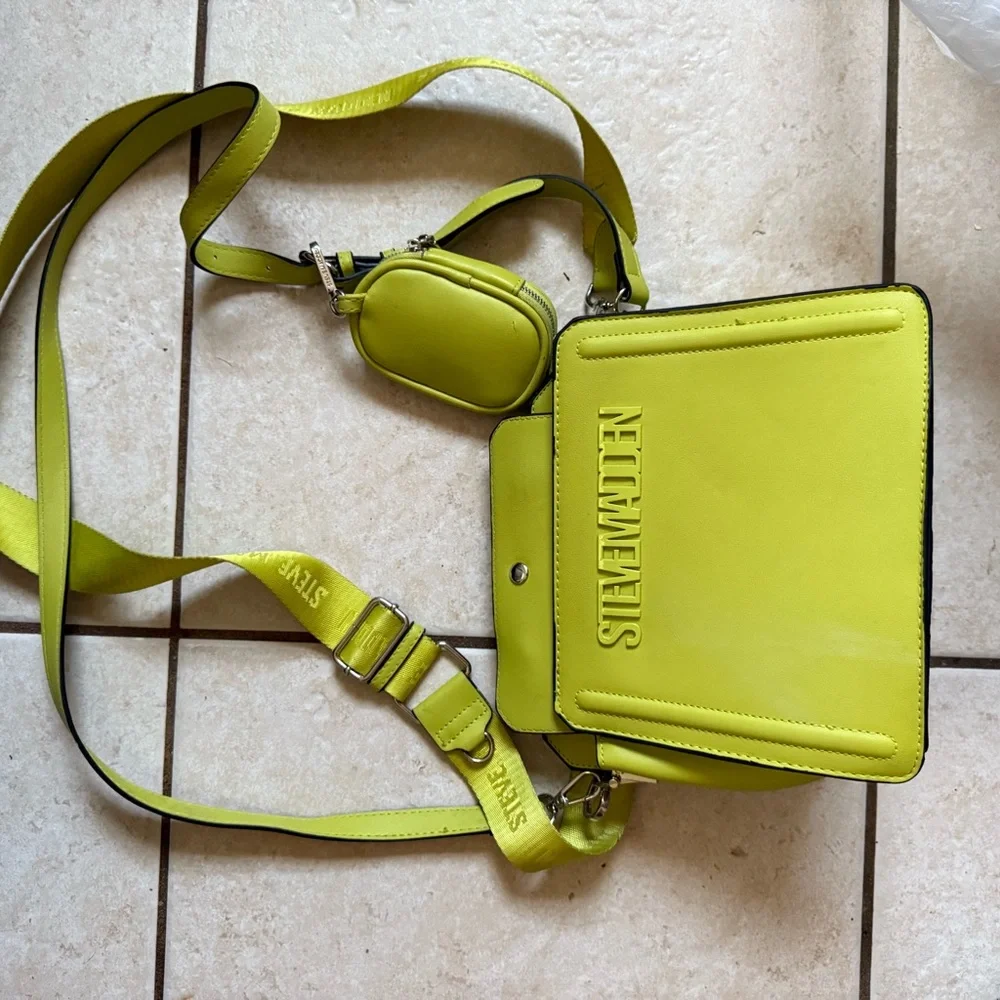 Steve Madden Lime Green Crossbody Bag with Mini Pouch - Picture 1 of 2